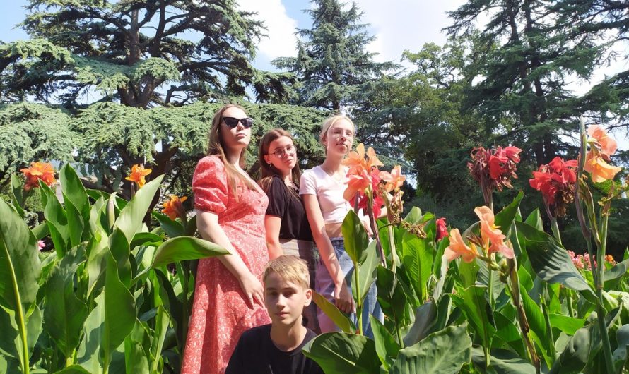 Участники Всероссийской профильной смены «Хоровод традиций» совершили экскурсии в Воронцовский дворец и Никитский ботанический сад