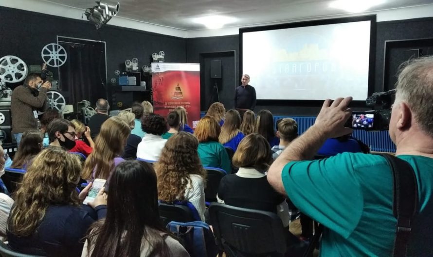 Участники Всероссийского конкурса юных кинематографистов «Десятая муза» памяти С.В. Чернышёва совершили экскурсию в киномузей в Великом Новгороде
